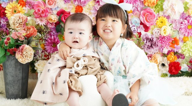 👶兄弟が小さくても撮れる？きょうだい写真のコツとおすすめ衣装