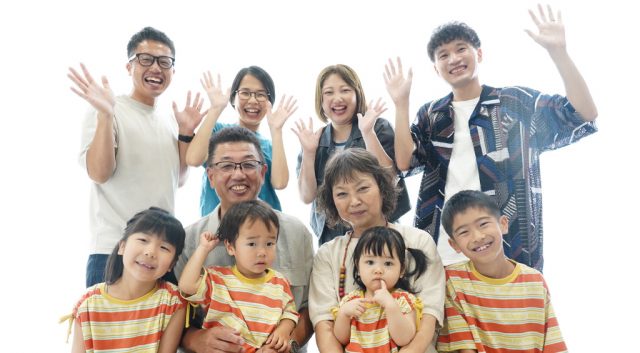👵👴祖父母も一緒に！三世代写真の魅力📸💛