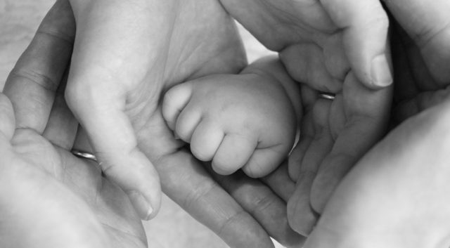 「産まれました♡」を特別に伝える！SNSで使える出産報告サプライズ10選🎊